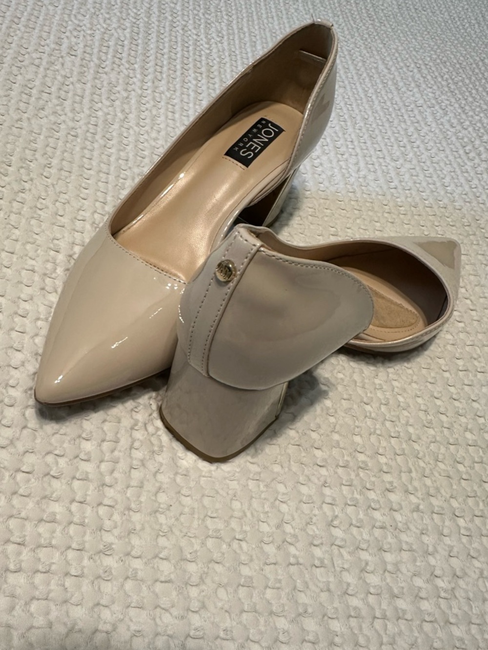 Jones New York Patent Pointed Toe Low Block Heel Pumps in Nude - Picture 5 of 9